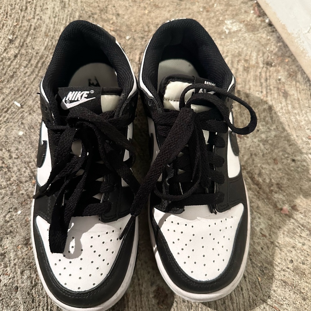 Nike Kids Black and White dunks low (pandas)